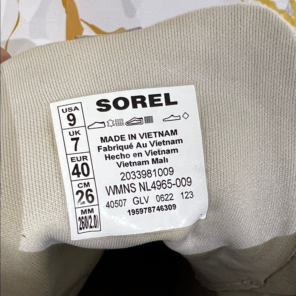 *🍁FALL VIBE🍁
Sorel ONA 503 Knit Mid sneaker in the Moonstone/Dove colorway - Picture 10 of 13